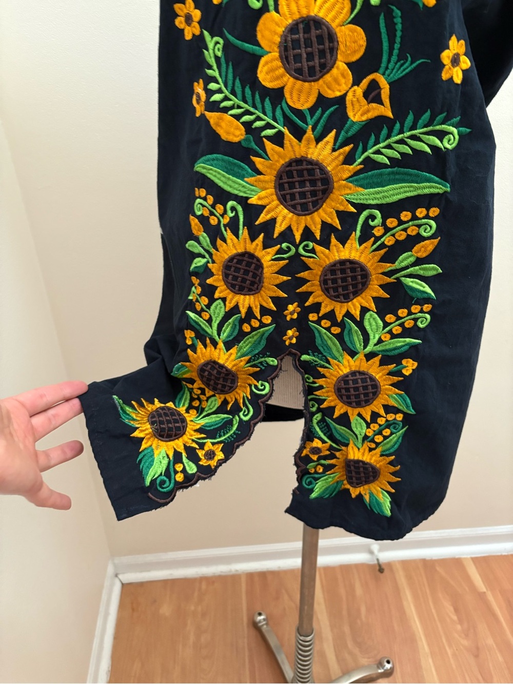 Vintage Mexican Black Embroidered Sunflower Tunic Dress Boho Folk Art Size S-XL - Picture 5 of 14